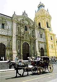 Calesa frente a Catedral de Lima - Domingo Giribaldi - Archivo de Promperú